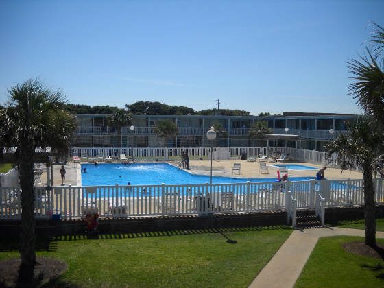 1-pool-small.jpg